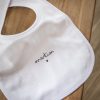 Babete branco 100% algodão. Personalizado com DTF (estampagem) com o nome "Martim"