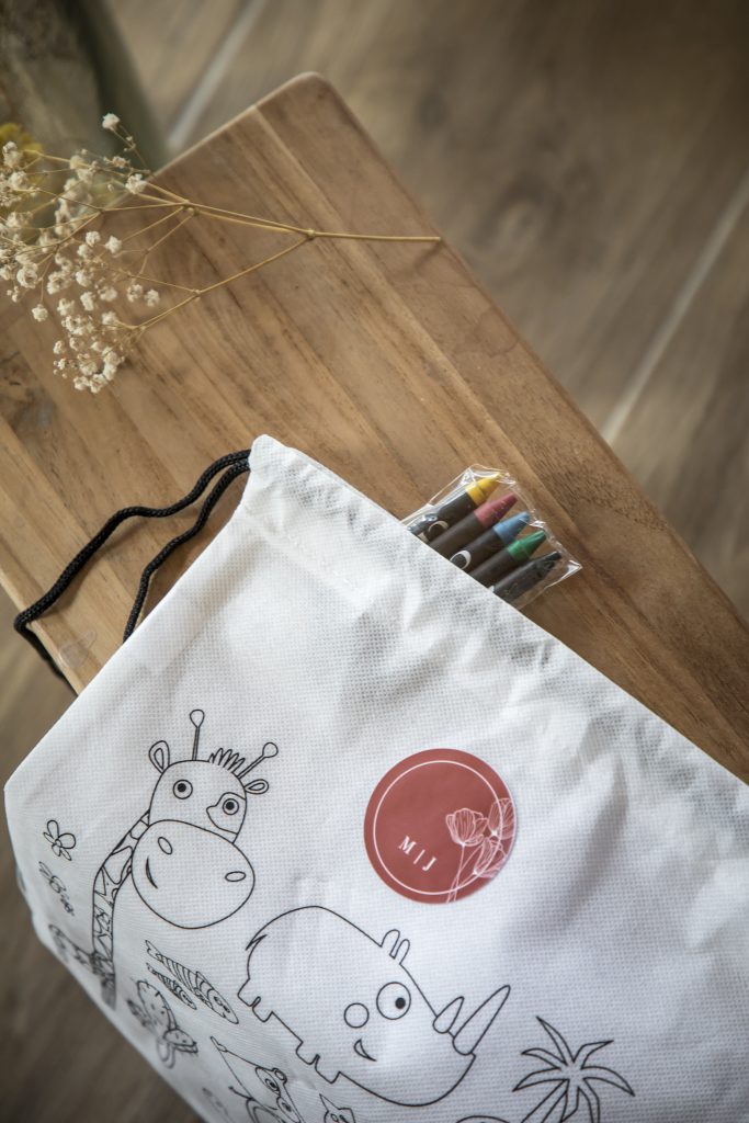 Mochila para colorir personalizável com etiqueta em vinil