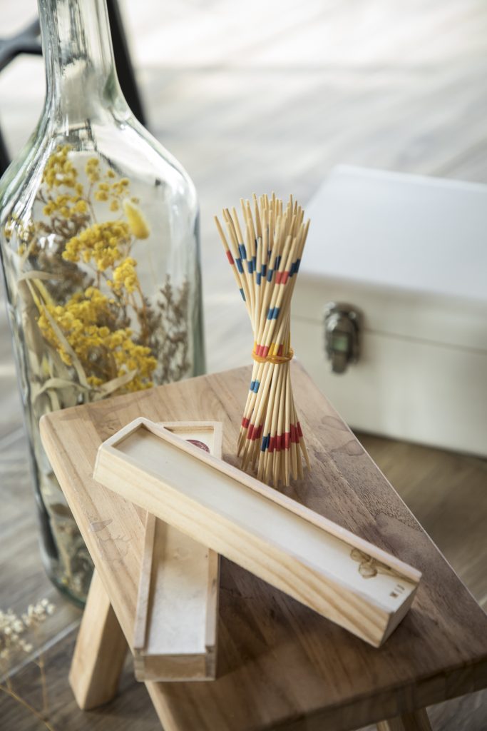 Mikado em madeira de pinho. Personalizável com etiqueta em vinil ou com gravação a laser.